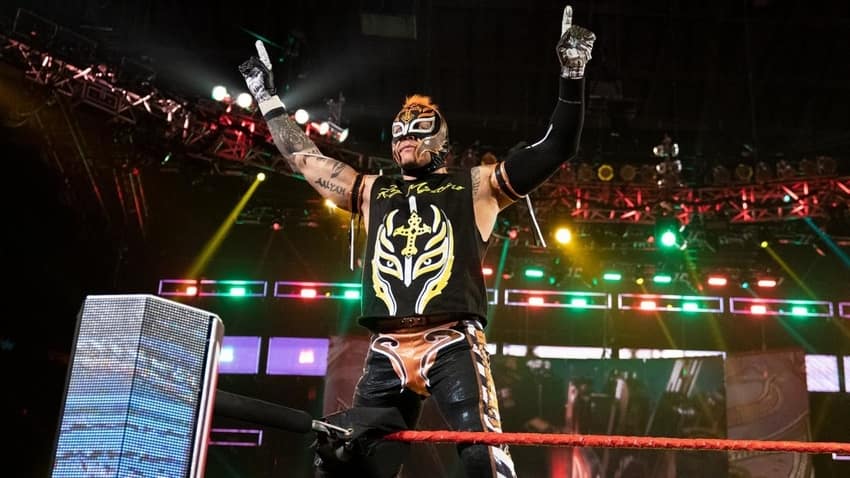 Rey Mysterio signs a new deal with WWE